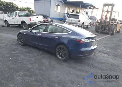2018 Tesla Model 3 Long Range/Performance z USA, uszkodzony, nr VIN 5YJ3E1EB2JF115166